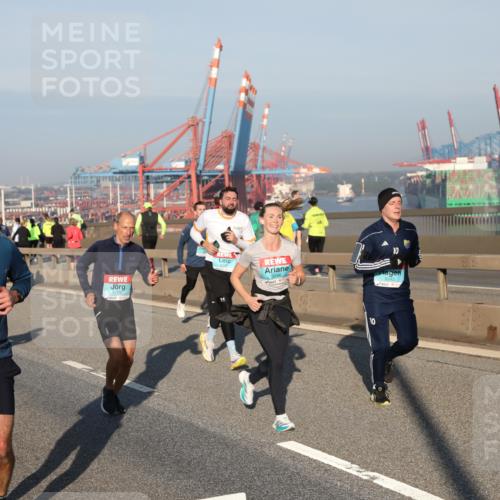03.10.2025 - Köhlbrandbrückenlauf Yannick Fuchs http://msf.ph/oto/9146550 03.10.2025 08:36:42 Position 2 2811, 1102, 10, 3243 meine-sportfotos.de