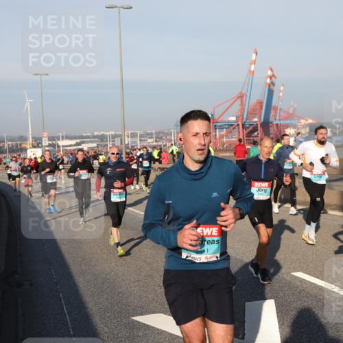 03.10.2025 - Köhlbrandbrückenlauf Yannick Fuchs http://msf.ph/oto/9146554 03.10.2025 08:36:42 Position 2 2811, 1102, 3246 meine-sportfotos.de