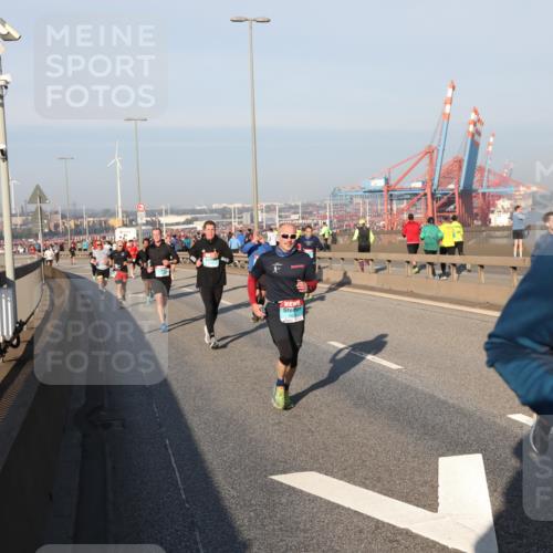 03.10.2025 - Köhlbrandbrückenlauf Yannick Fuchs http://msf.ph/oto/9146560 03.10.2025 08:36:43 Position 2  meine-sportfotos.de