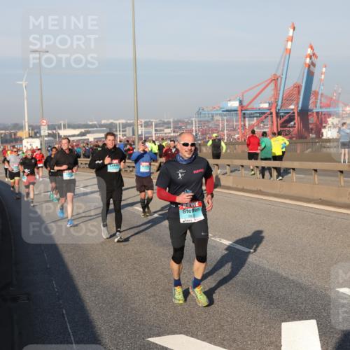 03.10.2025 - Köhlbrandbrückenlauf Yannick Fuchs http://msf.ph/oto/9146562 03.10.2025 08:36:43 Position 2 2820 meine-sportfotos.de