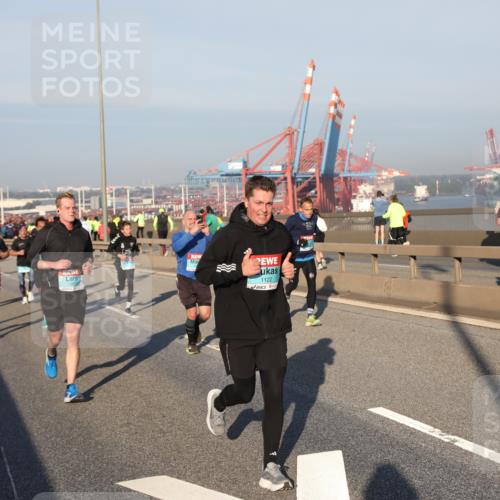 03.10.2025 - Köhlbrandbrückenlauf Yannick Fuchs http://msf.ph/oto/9146592 03.10.2025 08:36:46 Position 2 1122 meine-sportfotos.de