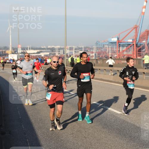 03.10.2025 - Köhlbrandbrückenlauf Yannick Fuchs http://msf.ph/oto/9146617 03.10.2025 08:36:48 Position 2 550 meine-sportfotos.de