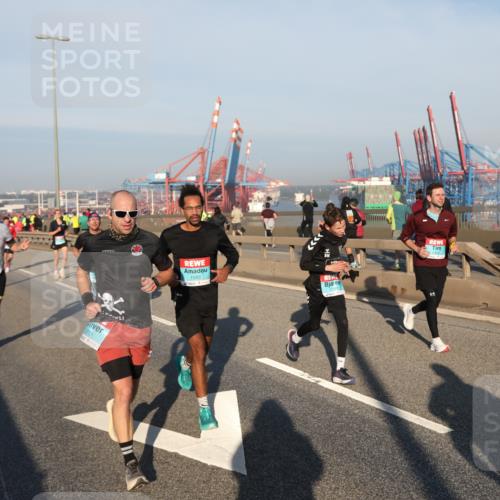 03.10.2025 - Köhlbrandbrückenlauf Yannick Fuchs http://msf.ph/oto/9146637 03.10.2025 08:36:49 Position 2 2759, 1550 meine-sportfotos.de