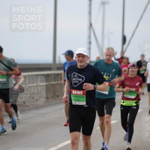 03.10.2025 - Köhlbrandbrückenlauf Jannik Wohlers http://msf.ph/oto/9146649 03.10.2025 15:49:34 Position 1 514, 9307, 7864 meine-sportfotos.de
