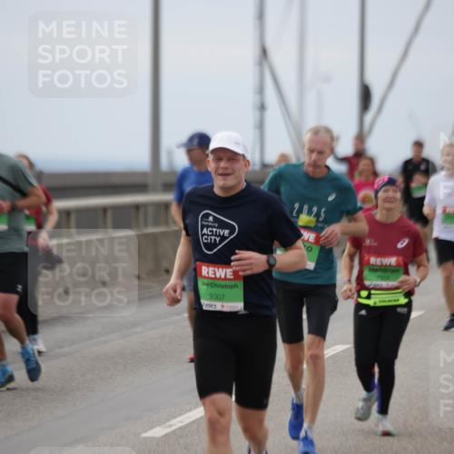 03.10.2025 - Köhlbrandbrückenlauf Jannik Wohlers http://msf.ph/oto/9146652 03.10.2025 15:49:35 Position 1 2, 025, 9307 meine-sportfotos.de