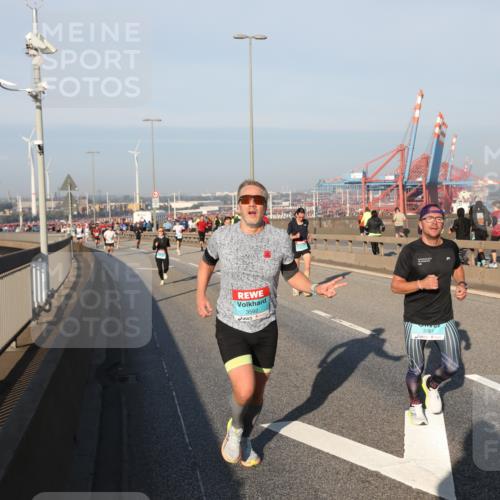 03.10.2025 - Köhlbrandbrückenlauf Yannick Fuchs http://msf.ph/oto/9146653 03.10.2025 08:36:50 Position 2 3592 meine-sportfotos.de