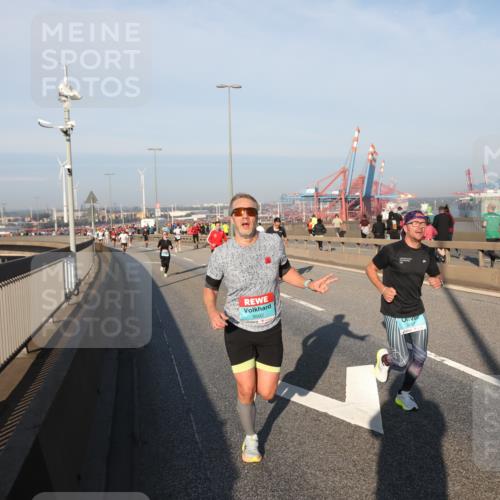 03.10.2025 - Köhlbrandbrückenlauf Yannick Fuchs http://msf.ph/oto/9146659 03.10.2025 08:36:51 Position 2 3592 meine-sportfotos.de