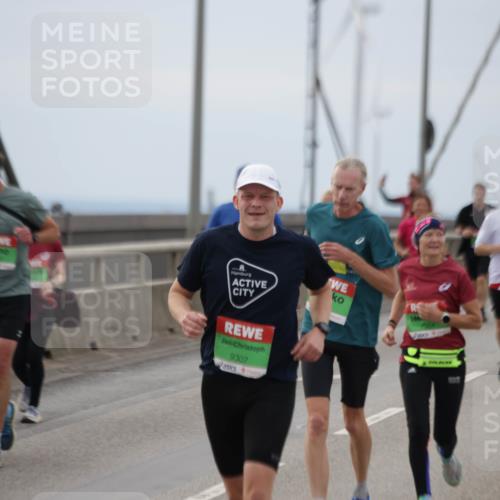 03.10.2025 - Köhlbrandbrückenlauf Jannik Wohlers http://msf.ph/oto/9146660 03.10.2025 15:49:35 Position 1 9307 meine-sportfotos.de