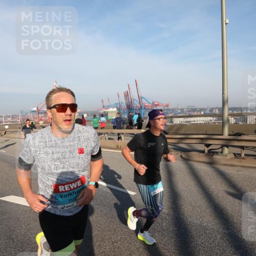 03.10.2025 - Köhlbrandbrückenlauf Yannick Fuchs http://msf.ph/oto/9146668 03.10.2025 08:36:51 Position 2 359 meine-sportfotos.de