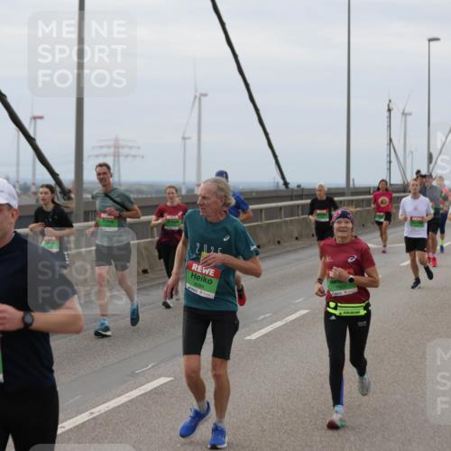 03.10.2025 - Köhlbrandbrückenlauf Jannik Wohlers http://msf.ph/oto/9146679 03.10.2025 15:49:38 Position 1 9207, 9284, 7854 meine-sportfotos.de