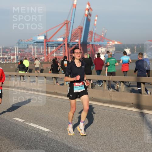 03.10.2025 - Köhlbrandbrückenlauf Yannick Fuchs http://msf.ph/oto/9146680 03.10.2025 08:36:53 Position 2 1087 meine-sportfotos.de