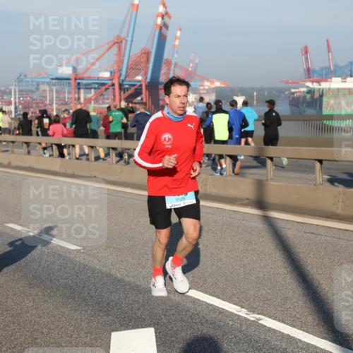 03.10.2025 - Köhlbrandbrückenlauf Yannick Fuchs http://msf.ph/oto/9146687 03.10.2025 08:36:55 Position 2 3174, 3525 meine-sportfotos.de