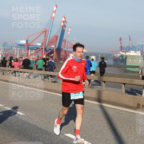03.10.2025 - Köhlbrandbrückenlauf Yannick Fuchs http://msf.ph/oto/9146688 03.10.2025 08:36:55 Position 2 3174, 3525 meine-sportfotos.de