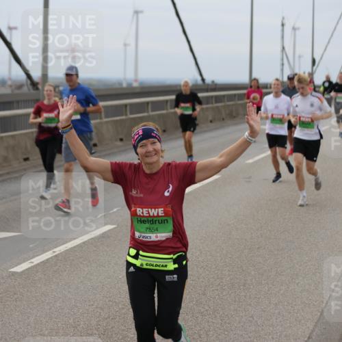 03.10.2025 - Köhlbrandbrückenlauf Jannik Wohlers http://msf.ph/oto/9146703 03.10.2025 15:49:40 Position 1 25, 7854 meine-sportfotos.de