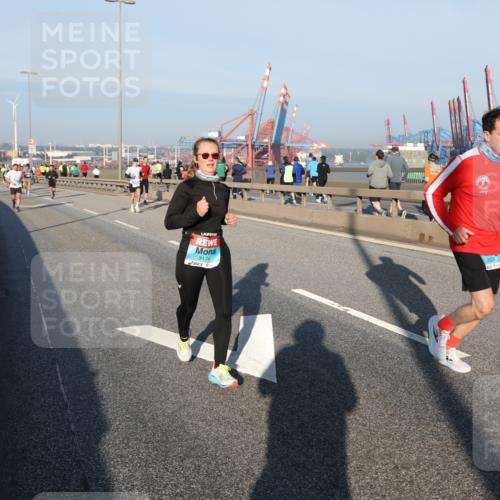 03.10.2025 - Köhlbrandbrückenlauf Yannick Fuchs http://msf.ph/oto/9146704 03.10.2025 08:36:56 Position 2 3174, 3525 meine-sportfotos.de