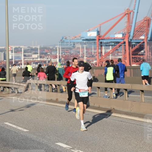 03.10.2025 - Köhlbrandbrückenlauf Yannick Fuchs http://msf.ph/oto/9146714 03.10.2025 08:36:58 Position 2 1432 meine-sportfotos.de