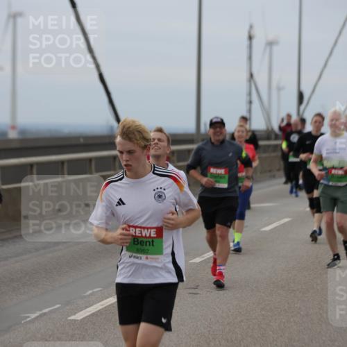 03.10.2025 - Köhlbrandbrückenlauf Jannik Wohlers http://msf.ph/oto/9146716 03.10.2025 15:49:41 Position 1 8962 meine-sportfotos.de