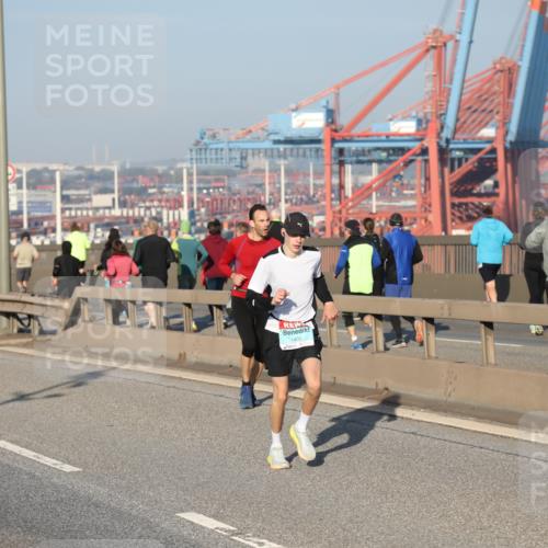 03.10.2025 - Köhlbrandbrückenlauf Yannick Fuchs http://msf.ph/oto/9146717 03.10.2025 08:36:58 Position 2  meine-sportfotos.de