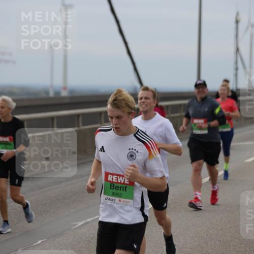 03.10.2025 - Köhlbrandbrückenlauf Jannik Wohlers http://msf.ph/oto/9146725 03.10.2025 15:49:42 Position 1 8962 meine-sportfotos.de