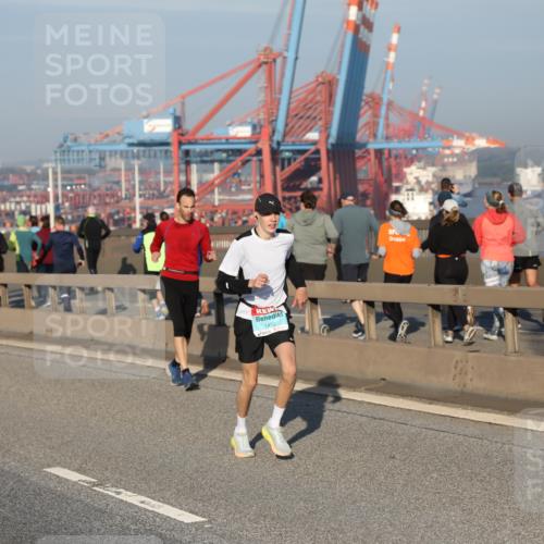 03.10.2025 - Köhlbrandbrückenlauf Yannick Fuchs http://msf.ph/oto/9146729 03.10.2025 08:36:59 Position 2  meine-sportfotos.de