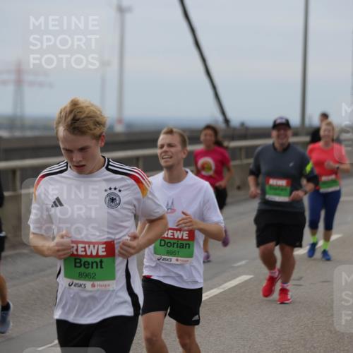 03.10.2025 - Köhlbrandbrückenlauf Jannik Wohlers http://msf.ph/oto/9146731 03.10.2025 15:49:42 Position 1 8962, 8951 meine-sportfotos.de