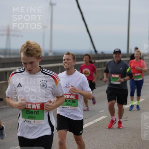 03.10.2025 - Köhlbrandbrückenlauf Jannik Wohlers http://msf.ph/oto/9146732 03.10.2025 15:49:42 Position 1 8962, 8951 meine-sportfotos.de