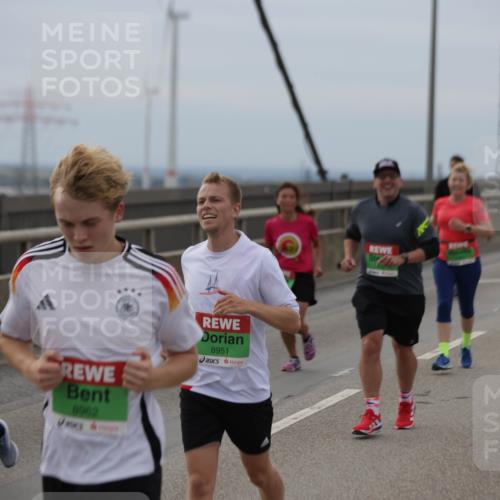 03.10.2025 - Köhlbrandbrückenlauf Jannik Wohlers http://msf.ph/oto/9146734 03.10.2025 15:49:42 Position 1 8062, 8951 meine-sportfotos.de