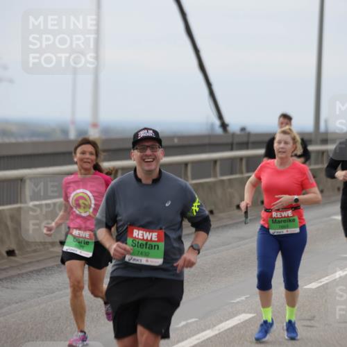 03.10.2025 - Köhlbrandbrückenlauf Jannik Wohlers http://msf.ph/oto/9146759 03.10.2025 15:49:44 Position 1 7432, 7663, 7399 meine-sportfotos.de