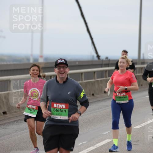 03.10.2025 - Köhlbrandbrückenlauf Jannik Wohlers http://msf.ph/oto/9146761 03.10.2025 15:49:44 Position 1 9357, 7432, 7663, 7399 meine-sportfotos.de