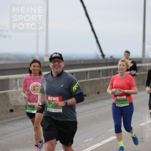 03.10.2025 - Köhlbrandbrückenlauf Jannik Wohlers http://msf.ph/oto/9146765 03.10.2025 15:49:44 Position 1 9394, 432, 7663 meine-sportfotos.de