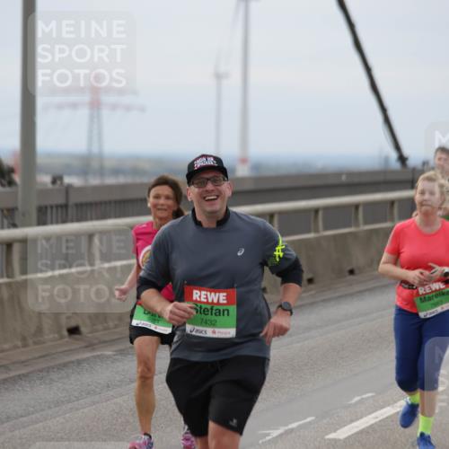 03.10.2025 - Köhlbrandbrückenlauf Jannik Wohlers http://msf.ph/oto/9146774 03.10.2025 15:49:44 Position 1 7432, 9384, 7663 meine-sportfotos.de