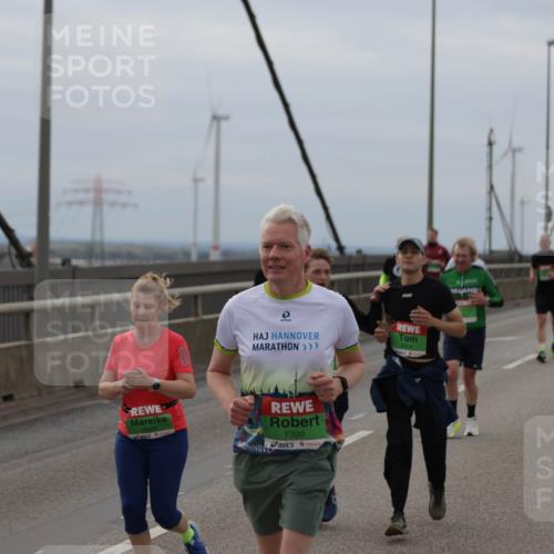 03.10.2025 - Köhlbrandbrückenlauf Jannik Wohlers http://msf.ph/oto/9146798 03.10.2025 15:49:46 Position 1 9404, 7663, 7399 meine-sportfotos.de