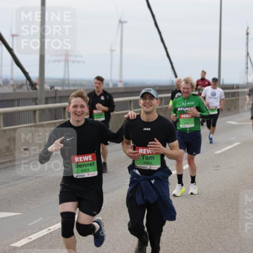 03.10.2025 - Köhlbrandbrückenlauf Jannik Wohlers http://msf.ph/oto/9146815 03.10.2025 15:49:48 Position 1 9403, 9404, 9731, 9611 meine-sportfotos.de