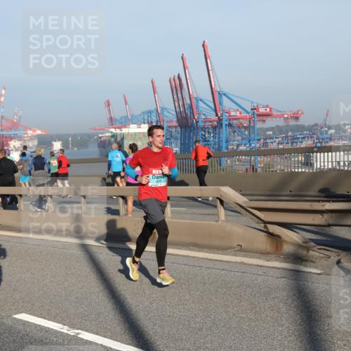 03.10.2025 - Köhlbrandbrückenlauf Yannick Fuchs http://msf.ph/oto/9146828 03.10.2025 08:37:08 Position 2 1237, 3518 meine-sportfotos.de