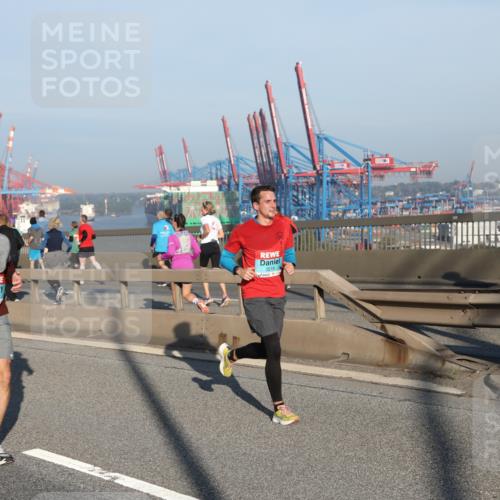 03.10.2025 - Köhlbrandbrückenlauf Yannick Fuchs http://msf.ph/oto/9146831 03.10.2025 08:37:08 Position 2 1617, 1237, 3518 meine-sportfotos.de