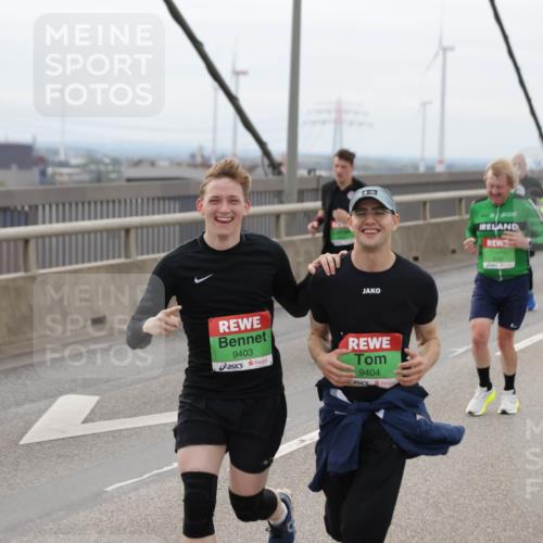 03.10.2025 - Köhlbrandbrückenlauf Jannik Wohlers http://msf.ph/oto/9146834 03.10.2025 15:49:48 Position 1 9403, 9404 meine-sportfotos.de