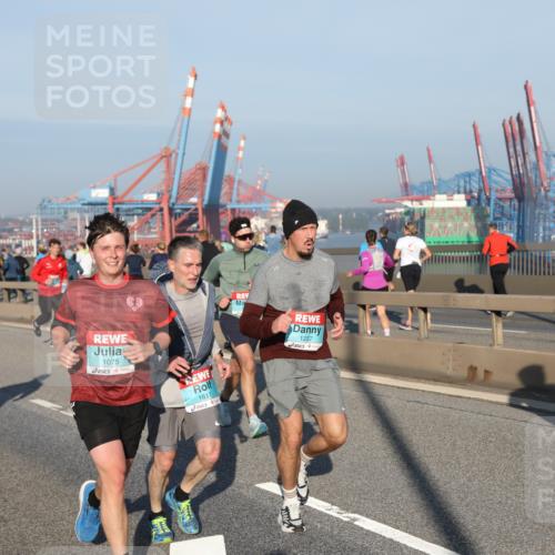 03.10.2025 - Köhlbrandbrückenlauf Yannick Fuchs http://msf.ph/oto/9146835 03.10.2025 08:37:09 Position 2 1075, 1617, 1237 meine-sportfotos.de