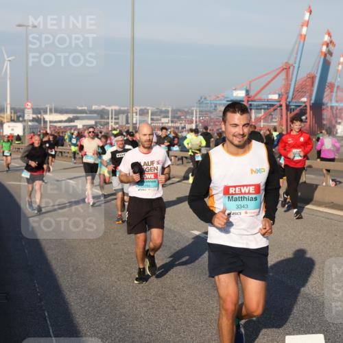 03.10.2025 - Köhlbrandbrückenlauf Yannick Fuchs http://msf.ph/oto/9146854 03.10.2025 08:37:10 Position 2 2788, 3343 meine-sportfotos.de