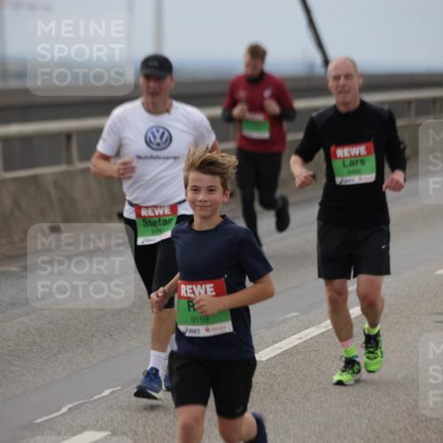 03.10.2025 - Köhlbrandbrückenlauf Jannik Wohlers http://msf.ph/oto/9146857 03.10.2025 15:49:51 Position 1 9486, 9159 meine-sportfotos.de