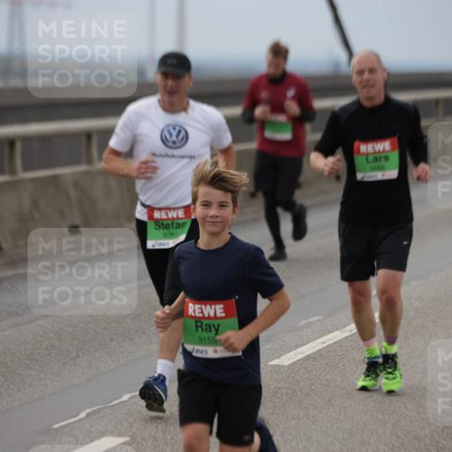 03.10.2025 - Köhlbrandbrückenlauf Jannik Wohlers http://msf.ph/oto/9146858 03.10.2025 15:49:51 Position 1 9159, 9486 meine-sportfotos.de