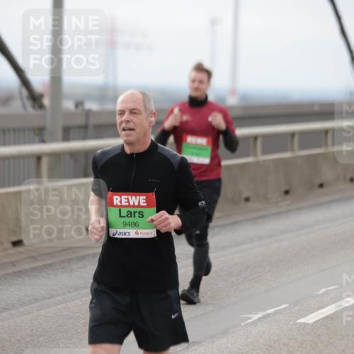 03.10.2025 - Köhlbrandbrückenlauf Jannik Wohlers http://msf.ph/oto/9146871 03.10.2025 15:49:53 Position 1 9486 meine-sportfotos.de
