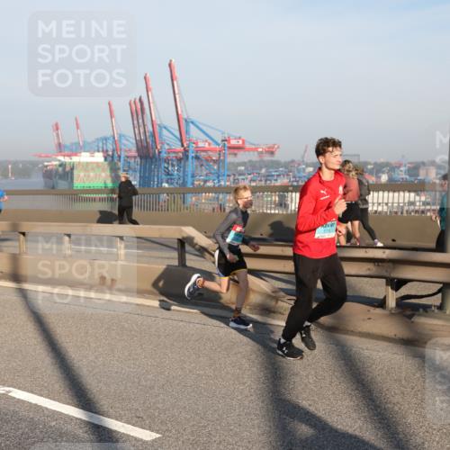 03.10.2025 - Köhlbrandbrückenlauf Yannick Fuchs http://msf.ph/oto/9146877 03.10.2025 08:37:13 Position 2 2880, 1116, 118 meine-sportfotos.de