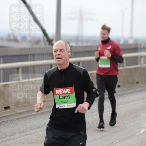 03.10.2025 - Köhlbrandbrückenlauf Jannik Wohlers http://msf.ph/oto/9146878 03.10.2025 15:49:53 Position 1 9486 meine-sportfotos.de