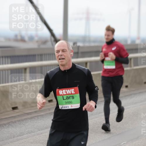 03.10.2025 - Köhlbrandbrückenlauf Jannik Wohlers http://msf.ph/oto/9146879 03.10.2025 15:49:53 Position 1 9486 meine-sportfotos.de
