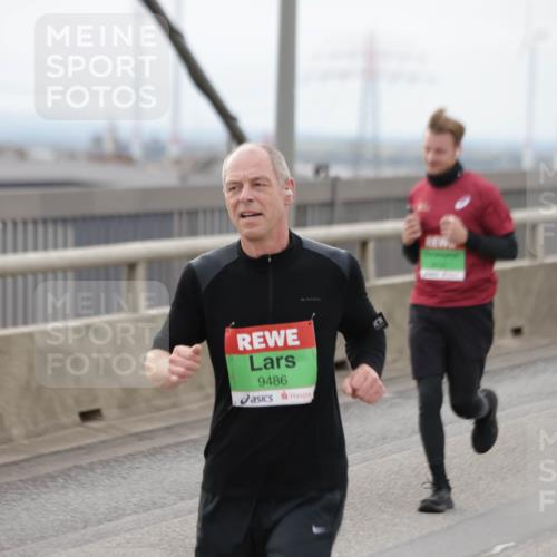 03.10.2025 - Köhlbrandbrückenlauf Jannik Wohlers http://msf.ph/oto/9146881 03.10.2025 15:49:53 Position 1 9486 meine-sportfotos.de