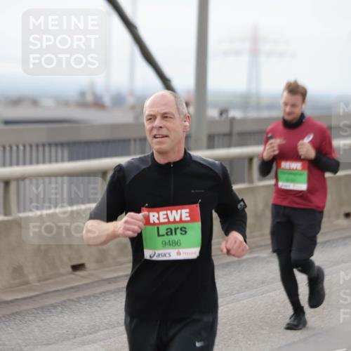 03.10.2025 - Köhlbrandbrückenlauf Jannik Wohlers http://msf.ph/oto/9146882 03.10.2025 15:49:53 Position 1 9486 meine-sportfotos.de