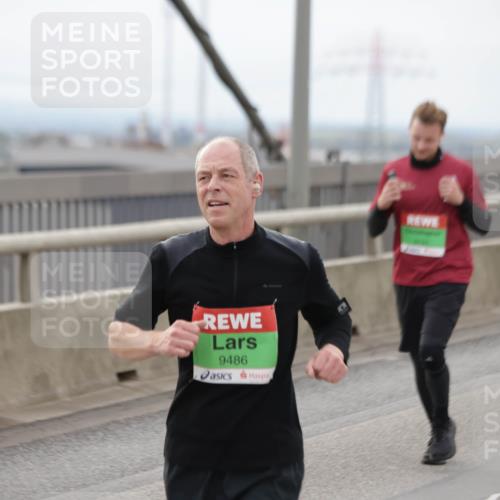 03.10.2025 - Köhlbrandbrückenlauf Jannik Wohlers http://msf.ph/oto/9146884 03.10.2025 15:49:54 Position 1 9486 meine-sportfotos.de