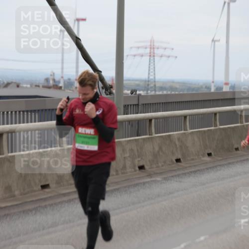 03.10.2025 - Köhlbrandbrückenlauf Jannik Wohlers http://msf.ph/oto/9146886 03.10.2025 15:49:54 Position 1  meine-sportfotos.de