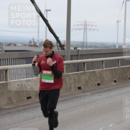 03.10.2025 - Köhlbrandbrückenlauf Jannik Wohlers http://msf.ph/oto/9146888 03.10.2025 15:49:55 Position 1 9131 meine-sportfotos.de