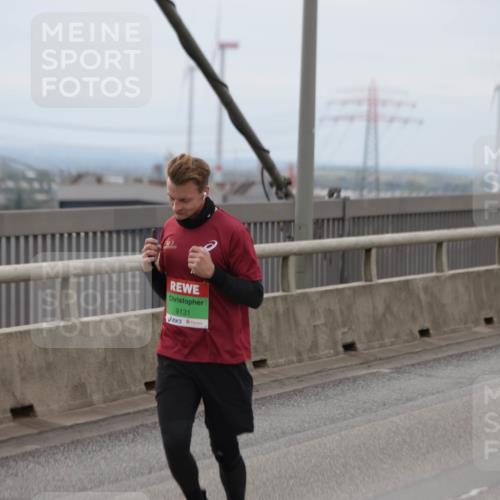 03.10.2025 - Köhlbrandbrückenlauf Jannik Wohlers http://msf.ph/oto/9146891 03.10.2025 15:49:55 Position 1 9131 meine-sportfotos.de